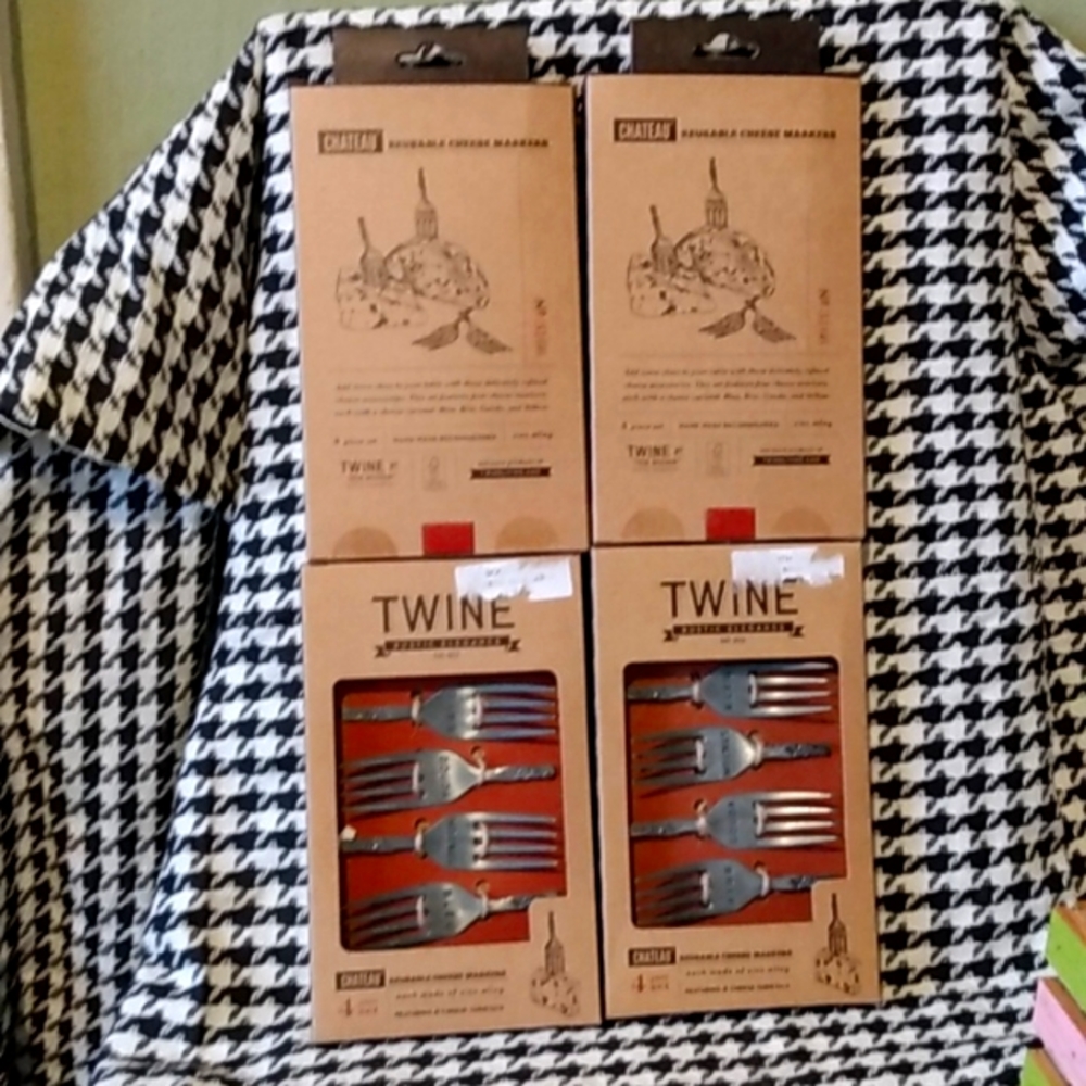 Reusable cheese markers. Four markers in each box. Lot